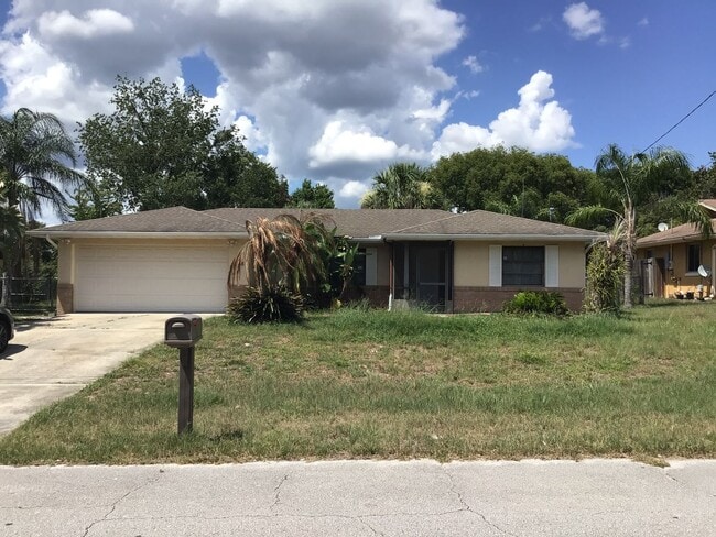 Building Photo - 2/2/2  SINGLE FAMILY IN GREAT LOCATION CALL LINDA PATTI 386.837.2882