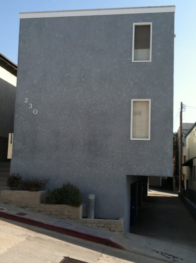 Building Photo - 230 39th St Unit #H