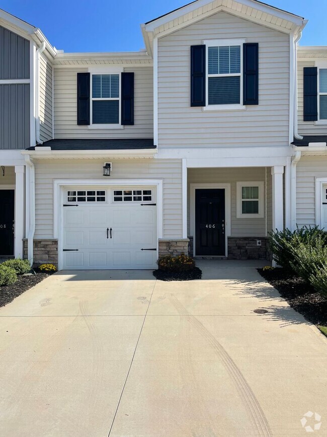 Building Photo - 3 Bedroom 2.5 Bath Townhome in Greer !!