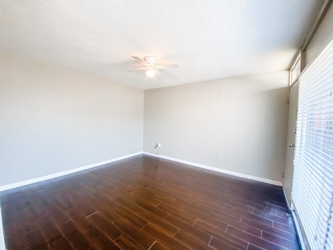 Photo - 2990 Rhodes Cir S