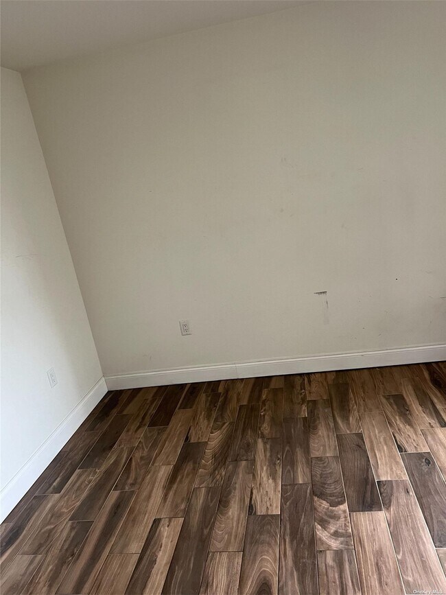 Photo - 106 Hempstead Turnpike