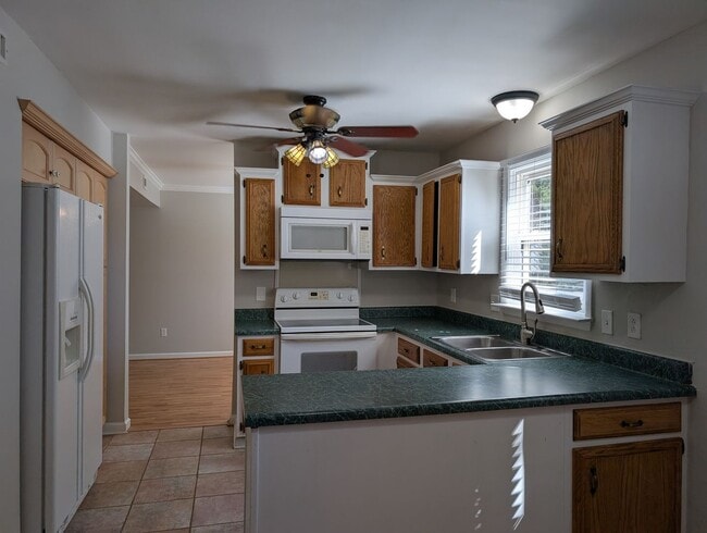 Photo - Cozy 2 story, 5 bedroom, 3.5 bathroom hous...