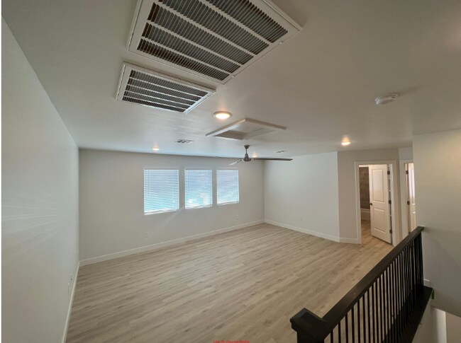 Photo - 1060 W Province Way
