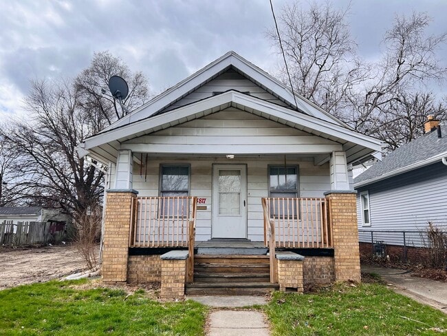 Building Photo - 3 Bedroom House