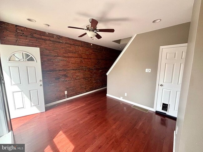 Building Photo - 619 E Flora St Rental
