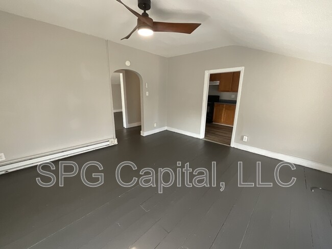 Photo - 2 E King St Unit 3