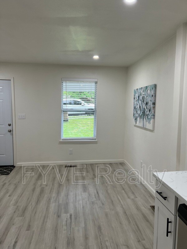 Photo - 1540 Jourolman Ave