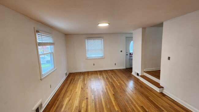 Photo - 1131 South Ave W