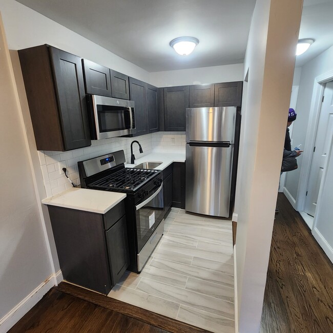 538 W 7th St