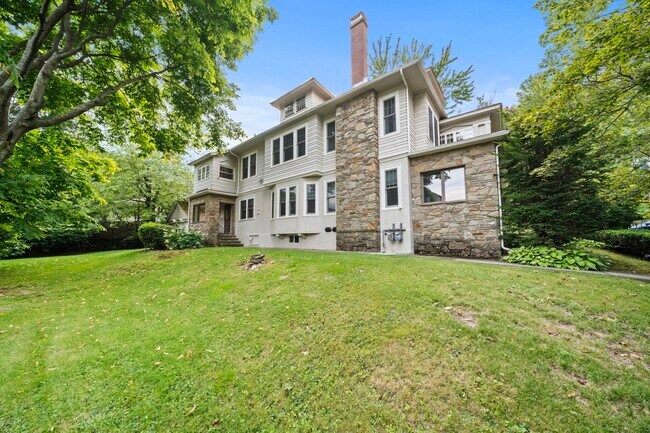 11 Roseland Rd Unit 2