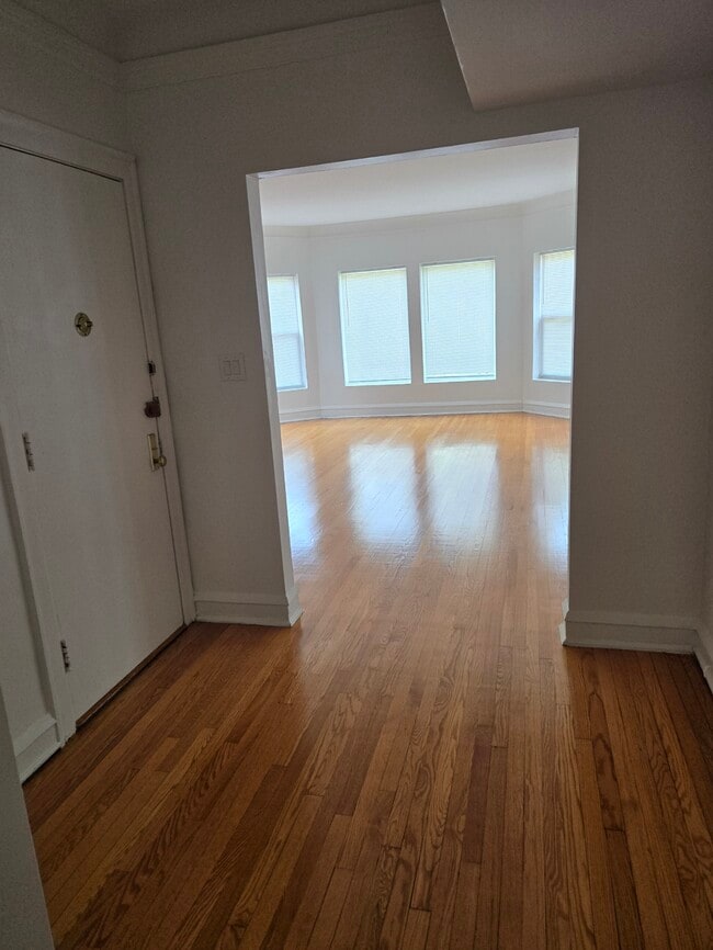 Building Photo - 2043 E 72nd Pl Unit 3 Rental