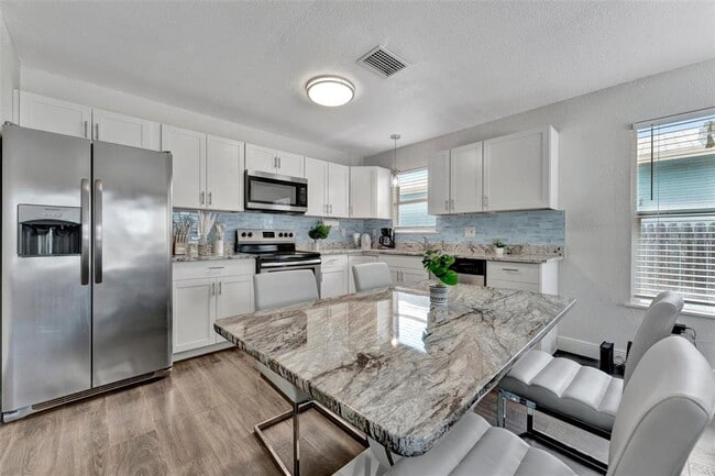 Photo - 2851 Emerson Ave S