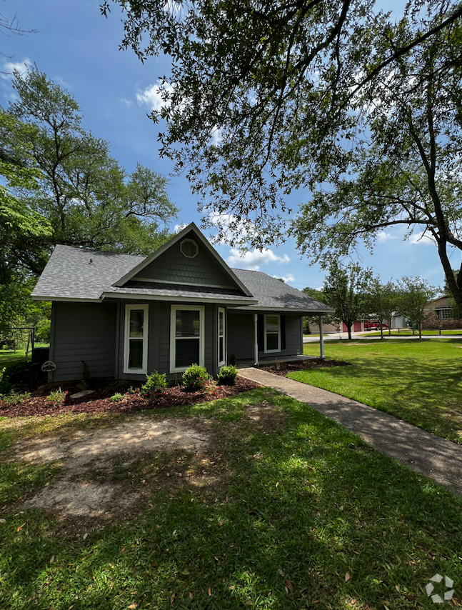 Building Photo - 203 La Bonne Dr Rental