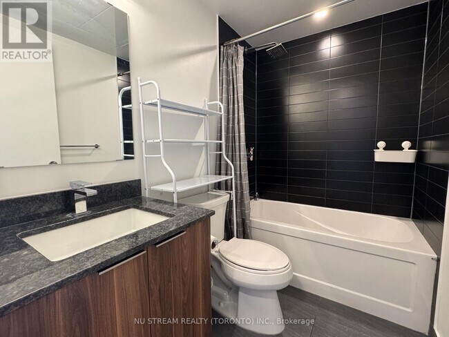 Photo - 501 Yonge St Unit 1710