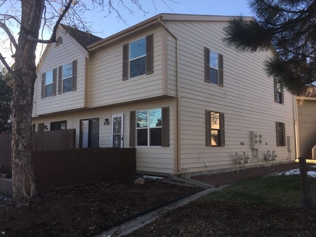 Building Photo - Nice 3 Bedroom Unit Near Everything!! Rental