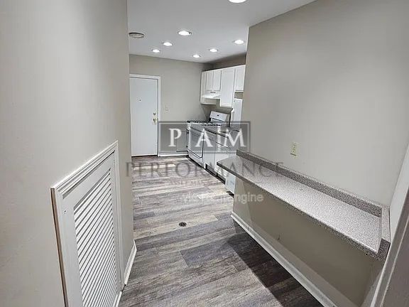 Photo - 2028 W Michigan St