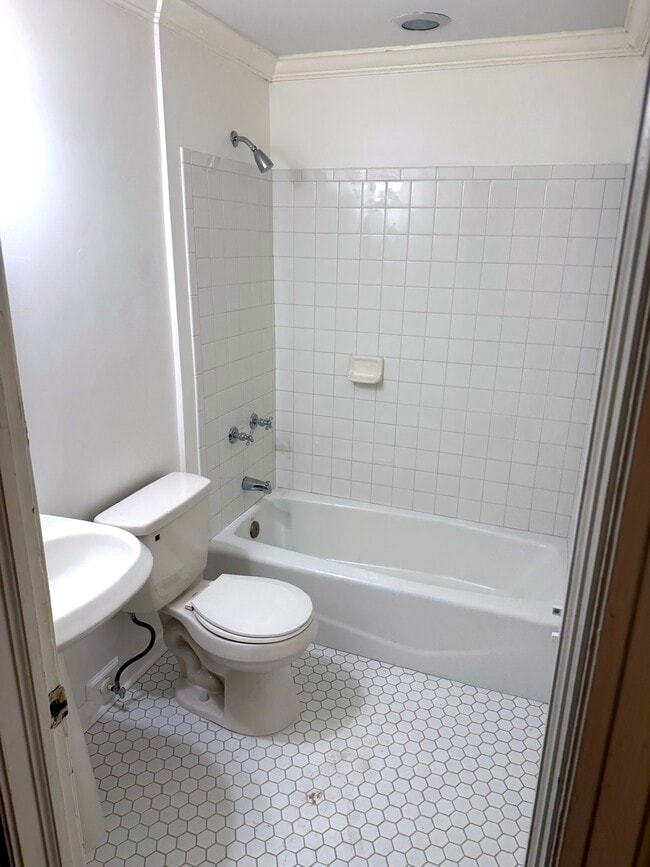 Photo - 910 Orient St