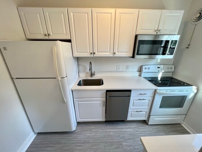 Building Photo - 5 E Glebe Rd Unit C