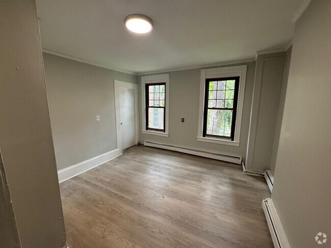 Building Photo - 98 S William St Rental