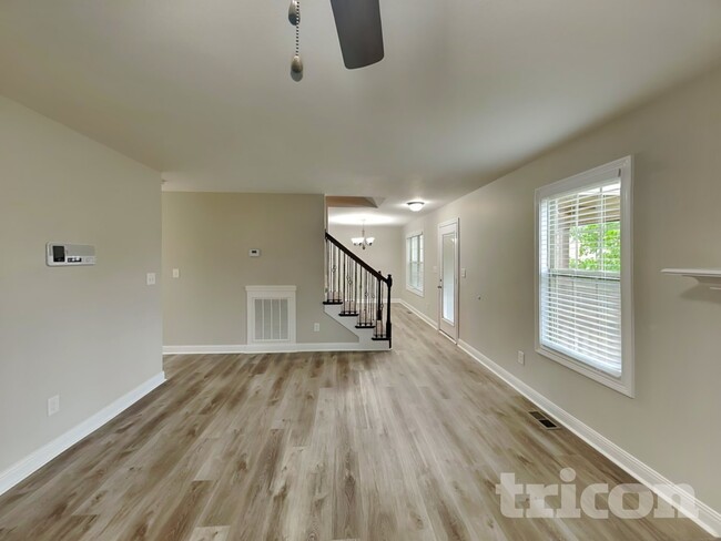 Photo - 727 Cavalier Dr