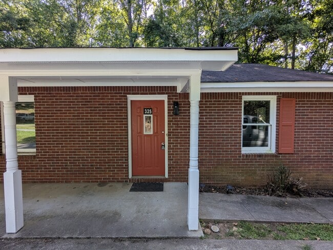 Photo - 325 Reeceburg Rd SE