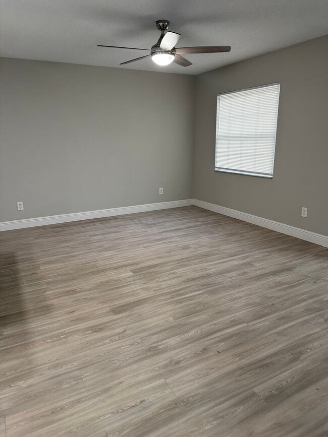 Photo - 2539 Christine Dr Unit House for rent (utilities included)
