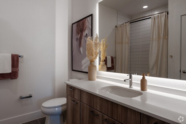 2BR, 2BA - 1,237SF - Second Bathroom