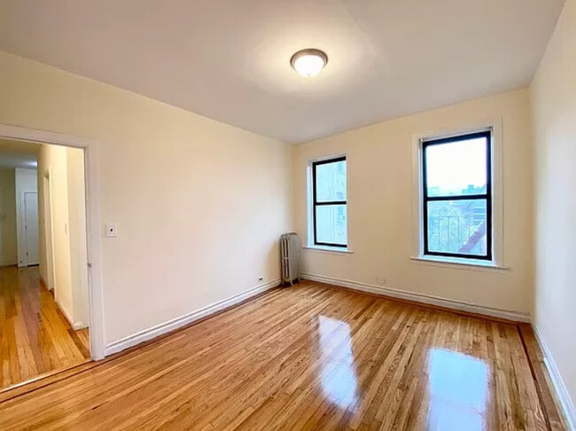 Photo - 295-297 Broadway