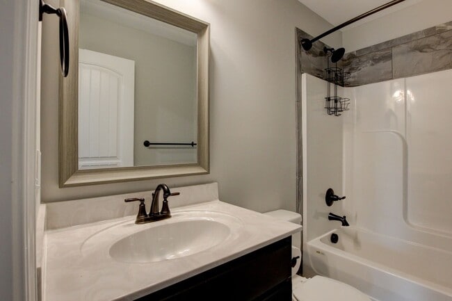 Photo - Sharp 4 bedroom HUGE house off exit 1 of I 24