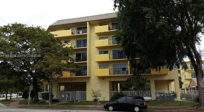 Building Photo - 1975 Normandy Dr Unit 206