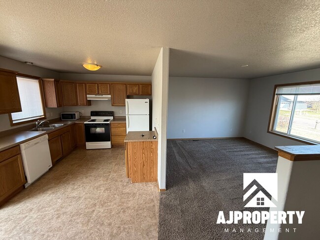 Photo - 409 Cottonwood Dr