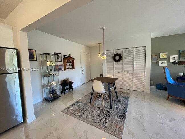 Photo - 2230 NE 56th Pl Unidad 227