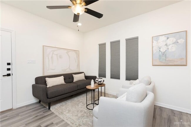 Photo - 7 Clarence Dr Unit 1