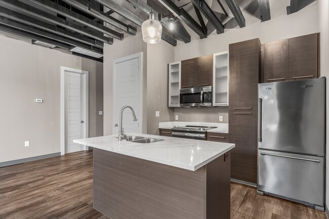 Building Photo - 901 9th St Unit LOFT F