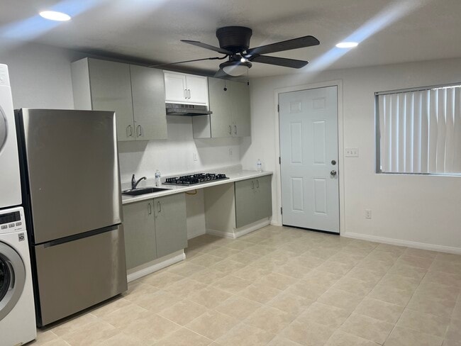 Building Photo - 4011 Placita Ave Unit Randy #2