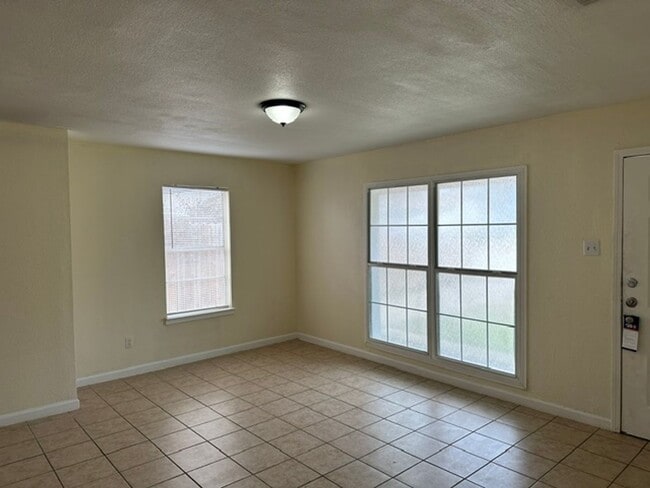 Photo - 410 Dorie St