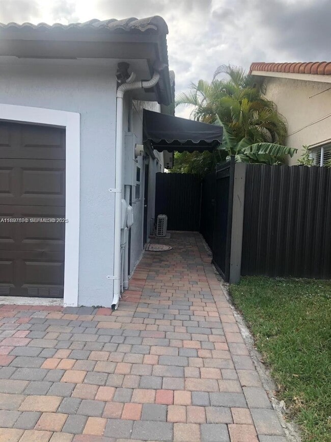 Building Photo - 5162 SW 157th Ct Unit 0