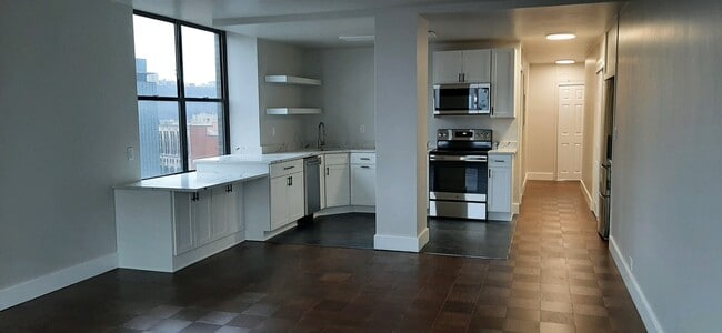 Building Photo - 112 Washington Plz Unit #8L