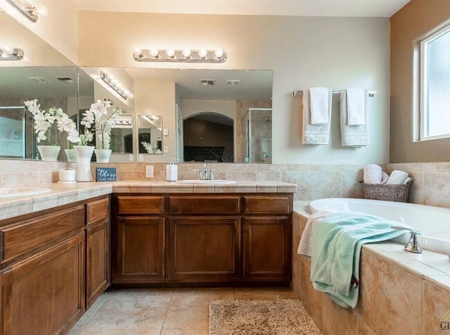 Photo - 10825 Coronado Pointe Dr