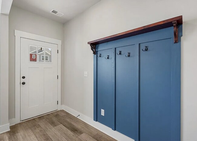 Photo - 208 Rosecroft Dr