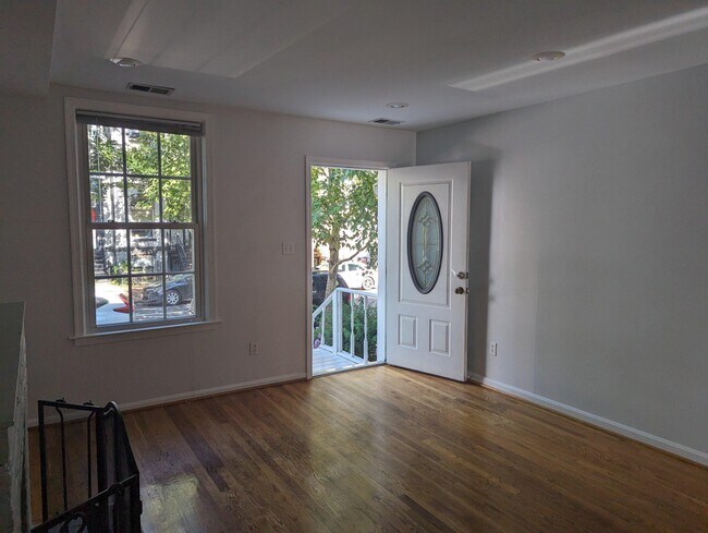 Photo - 726 6th St NE