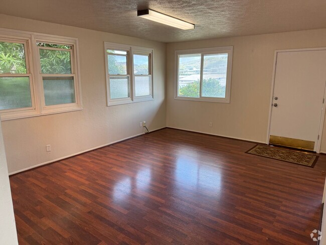 Building Photo - Hawaii Kai, Upstairs duplex, small 3 bedro... Rental