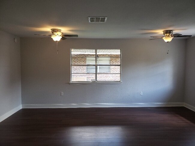 Photo - 646 Urbandale St