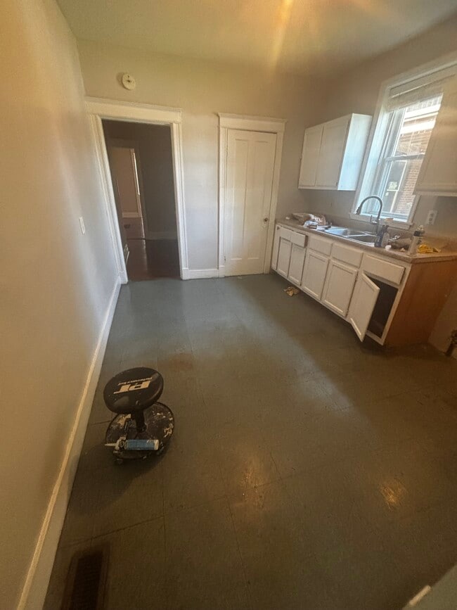 Photo - 6025-6025A Unit 6025