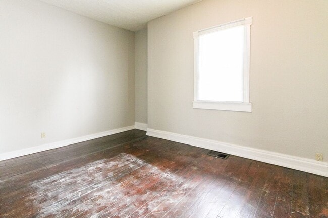 Photo - 4 bed, 2 bath Home- Close to Local Shops and Restaurants