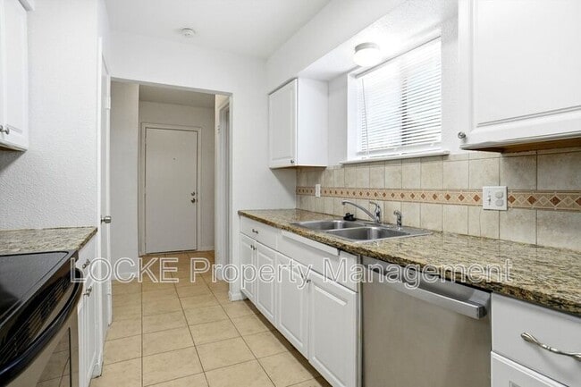 Photo - 924 Wisteria Way