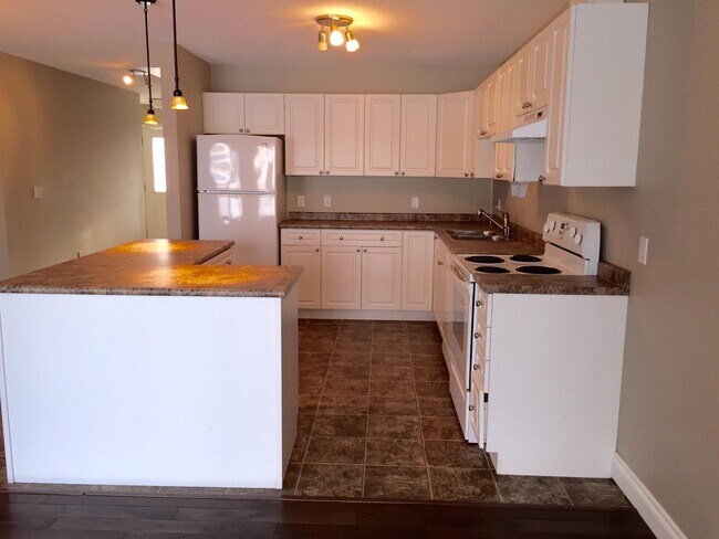 Photo - 7916-7988 88 Ave Unit 7916