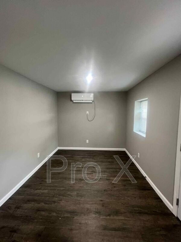 Photo - 610 W 9th St