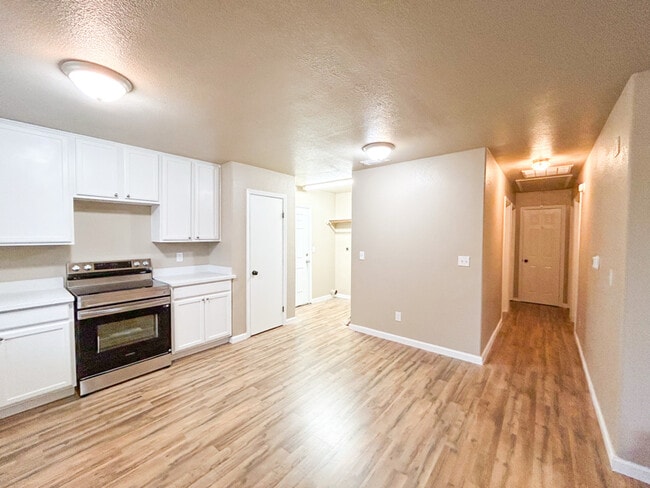 Photo - 614 W Peach St