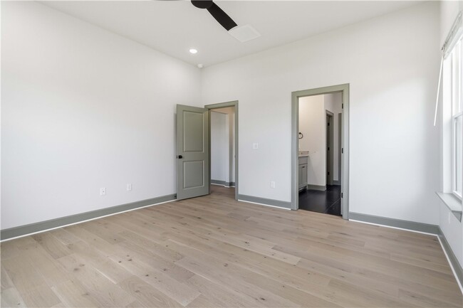 Photo - 980 Trestle Ln